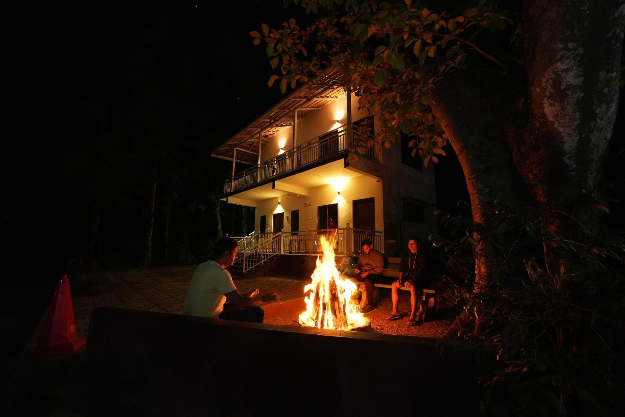 Silver Springs Homestay Chickmagalur จิกมากาลูร์ ภายนอก รูปภาพ