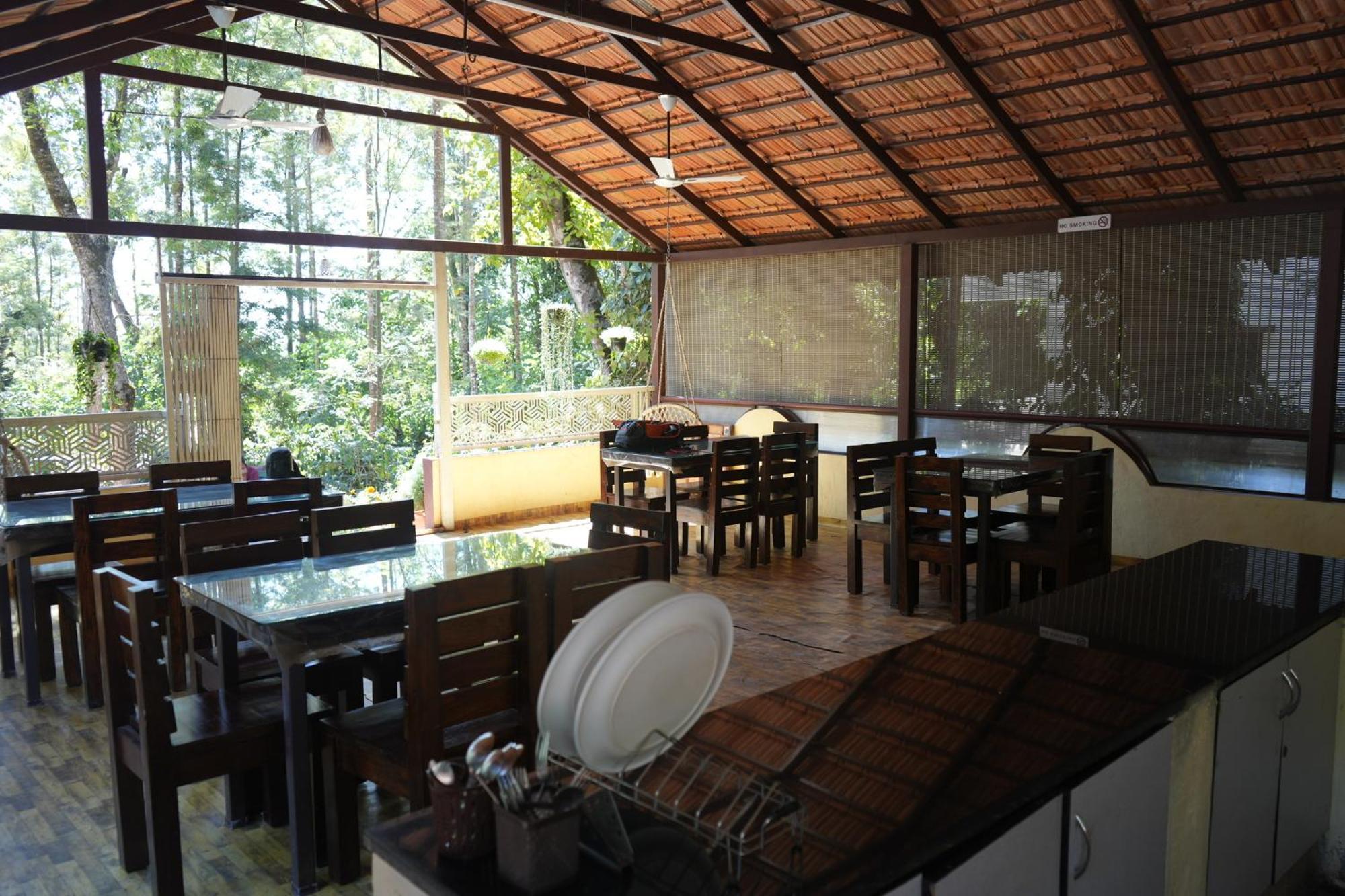 Silver Springs Homestay Chickmagalur จิกมากาลูร์ ภายนอก รูปภาพ