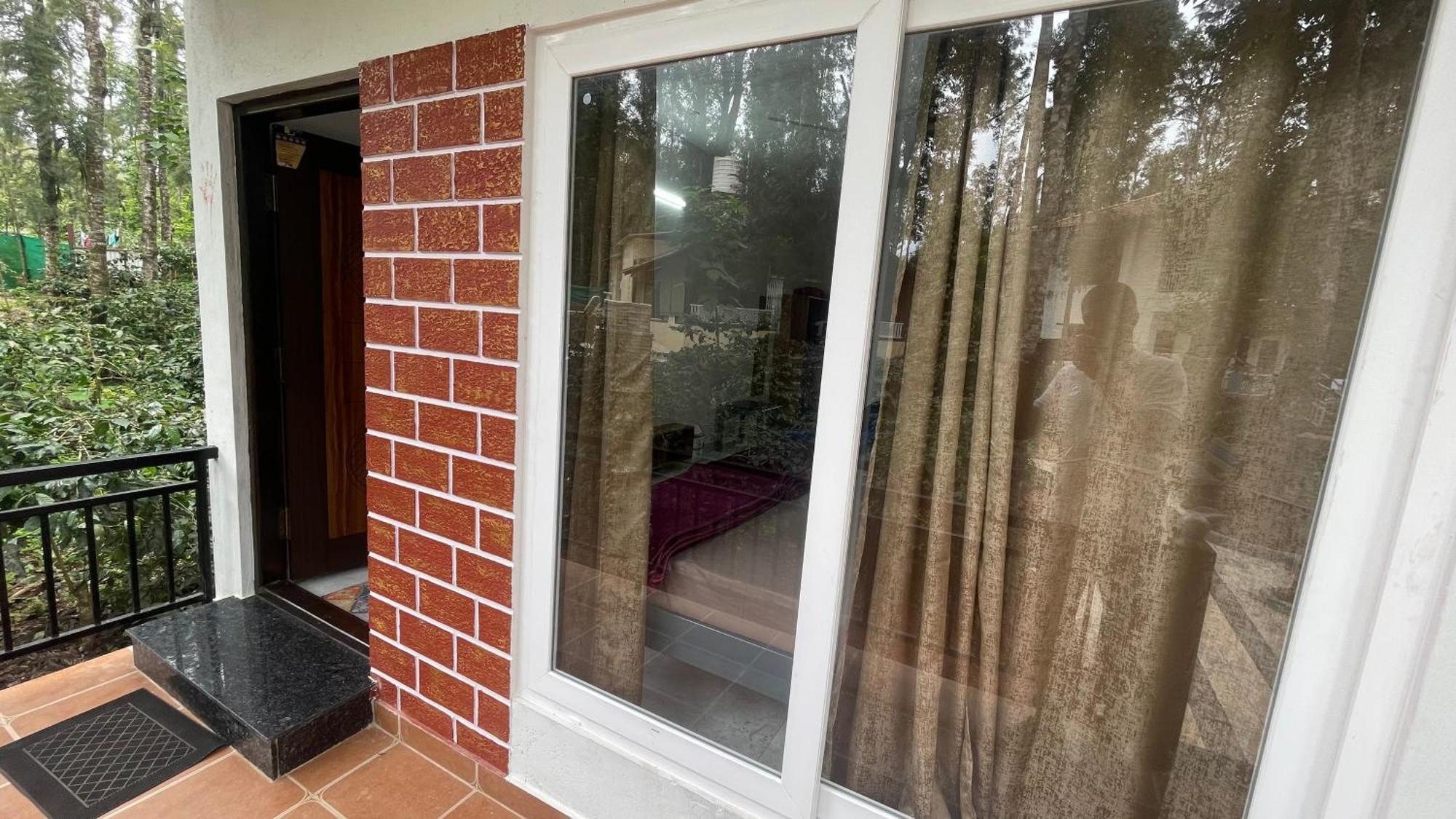 Silver Springs Homestay Chickmagalur จิกมากาลูร์ ภายนอก รูปภาพ